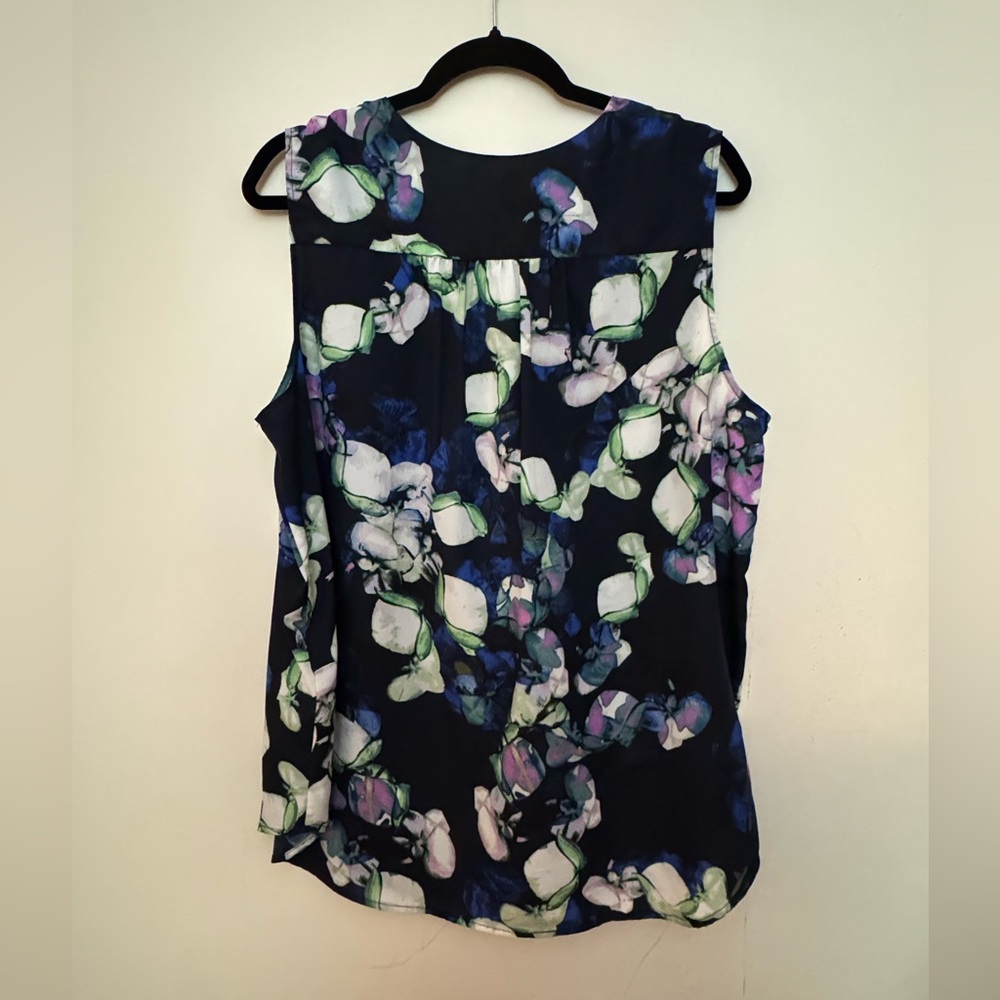Banana Republic floral sleeveless blouse. Size xl - Picture 4 of 10